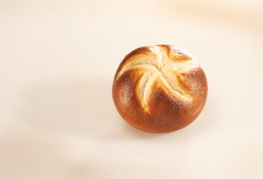 Laugen-Kaiserbrötchen, 100 g