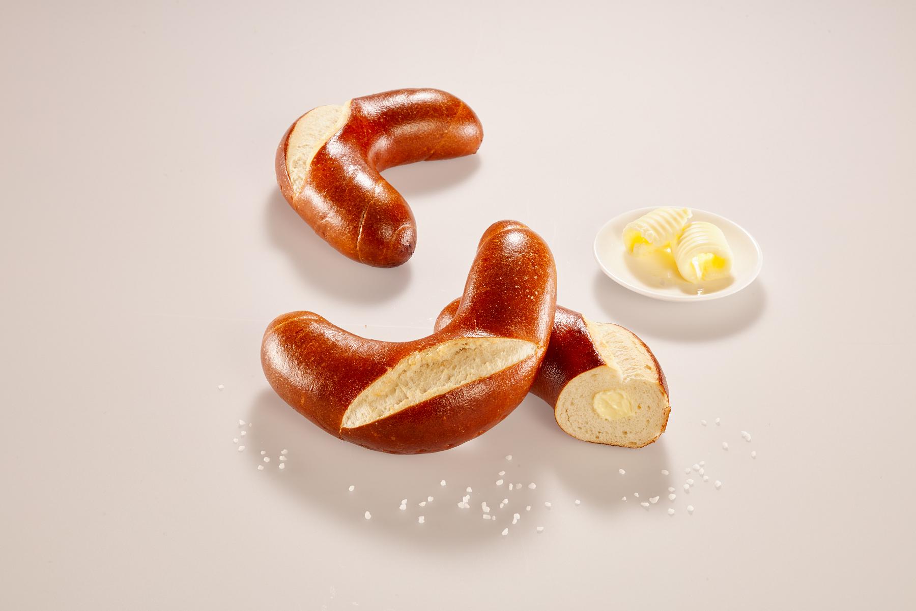 Pretzel boomerang filled with salted butter, 84 g