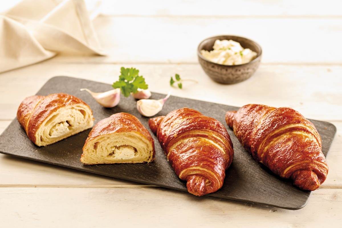 Laugen-Buttercroissant mit Frischkäsezubereitung